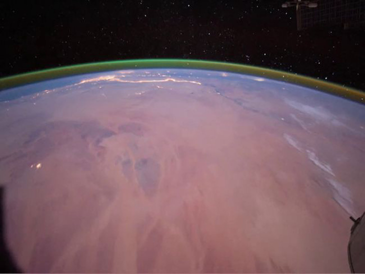 Phát hiện lớp khí oxy sáng xanh trên sao Hỏa - Ảnh 2.