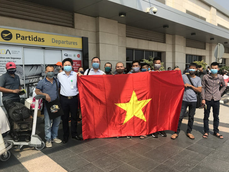 309 công dân Việt Nam từ Angola về nước, cách ly ở Quảng Ninh - Ảnh 1.
