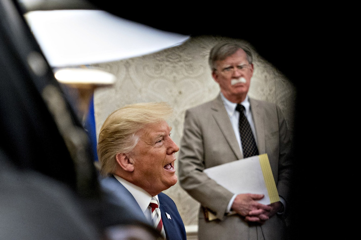 Ông Trump nói ông Bolton ngu ngốc đề xuất mô hình Libya cho Triều Tiên - Ảnh 1.