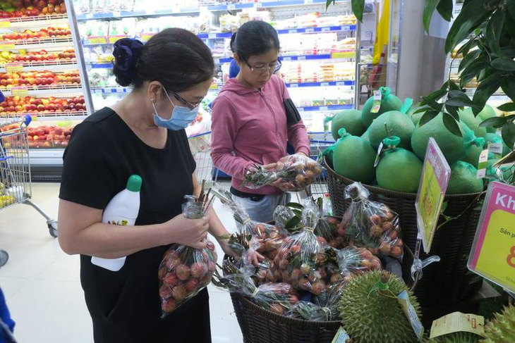Ủng hộ nông sản Việt đến Hà Nội, giá vải thiều chào sân 22.900 đồng/kg - Ảnh 1.