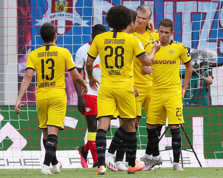 Haaland lập cú đúp, Dortmund hạ Leipzig, giành ngôi á quân Bundesliga - Ảnh 2.