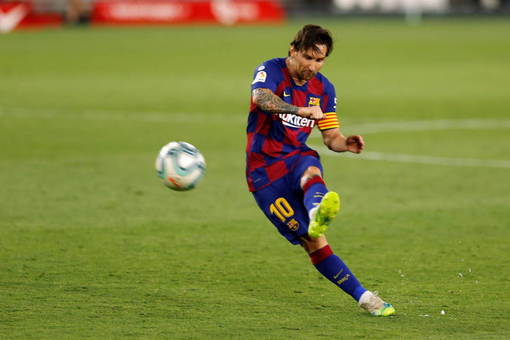 Barca bị Sevilla cầm hòa, Messi suýt đánh nhau trên sân - Ảnh 2.