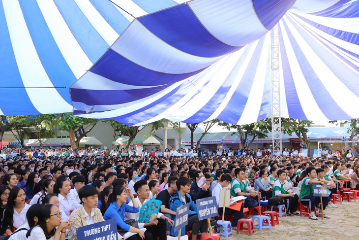 Sáng nay, báo Tuổi Trẻ tư vấn tuyển sinh ở TP.HCM, Hà Nội, Đà Nẵng - Ảnh 16.