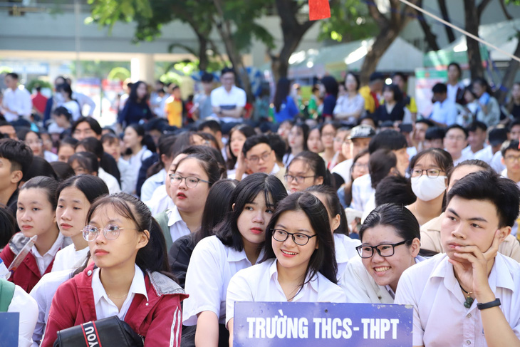 Sáng nay, báo Tuổi Trẻ tư vấn tuyển sinh ở TP.HCM, Hà Nội, Đà Nẵng - Ảnh 17.