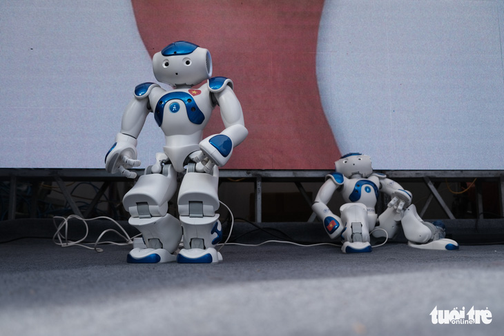 Robot thông minh, thầy đồ cùng dự Ngày hội tư vấn tuyển sinh 2020 - Ảnh 1.