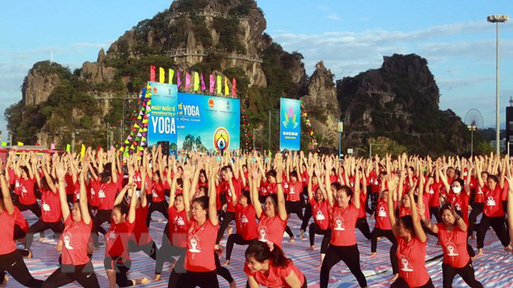 3.000 người đồng diễn Ngày quốc tế yoga lần thứ 6 - Ảnh 3.