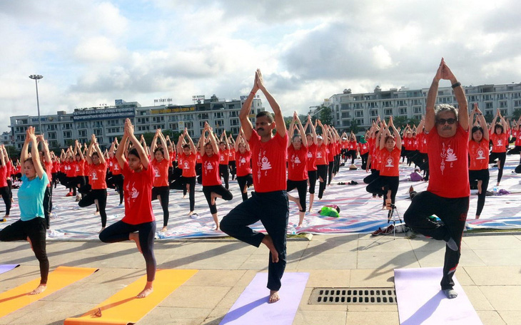 3.000 người đồng diễn Ngày quốc tế yoga lần thứ 6