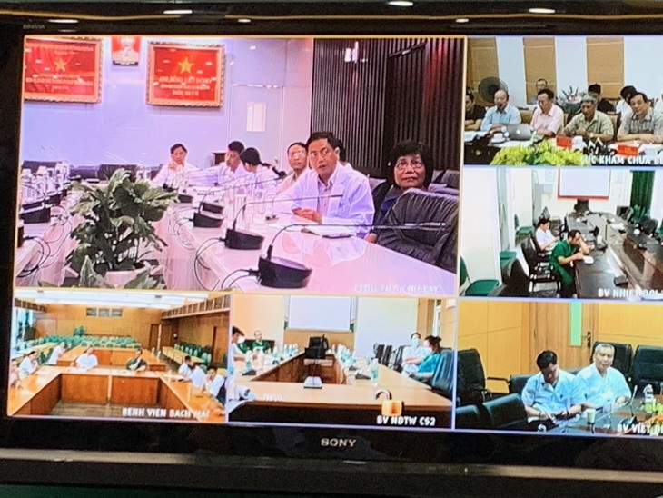 Chiều nay 22-6, hội chẩn lần 5 bệnh nhân phi công Anh: Có thể đi lại được trong 3 tuần tới - Ảnh 1.