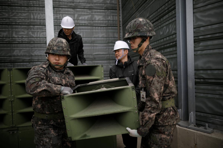 Triều Tiên lắp loa tuyên truyền chĩa qua biên giới, Hàn Quốc cân nhắc đáp trả - Ảnh 1.