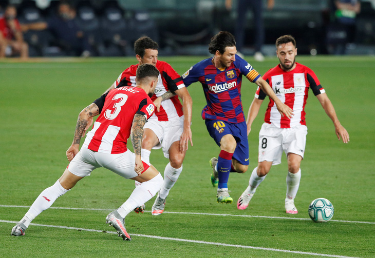 Messi ‘tịt ngòi’ trong ngày sinh nhật, Barcelona thắng chật vật Athletic Bilbao - Ảnh 1.