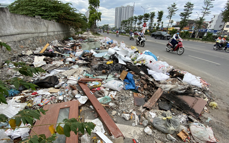 ‘Đại lộ’ ngàn tỉ Chu Văn An dở dang, nhiều nơi ngập ngụa rác