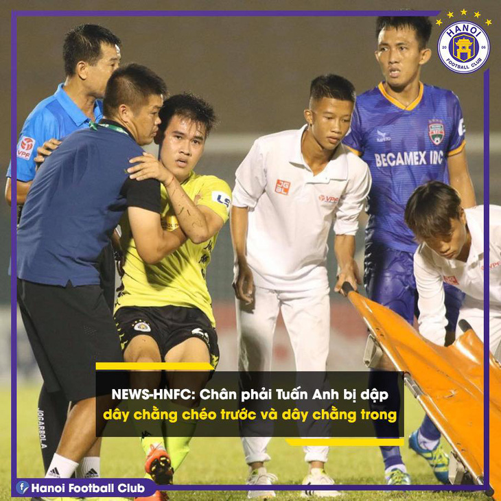 Cầu thủ Hà Nội FC bị ném lên cáng ở sân Bình Dương dính chấn thương nghỉ 1 tháng - Ảnh 1.