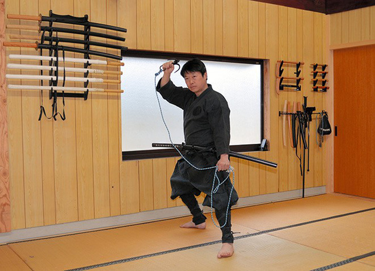 Ninja đời mới ở Nhật đã có bằng Thạc sĩ - Ảnh 1.