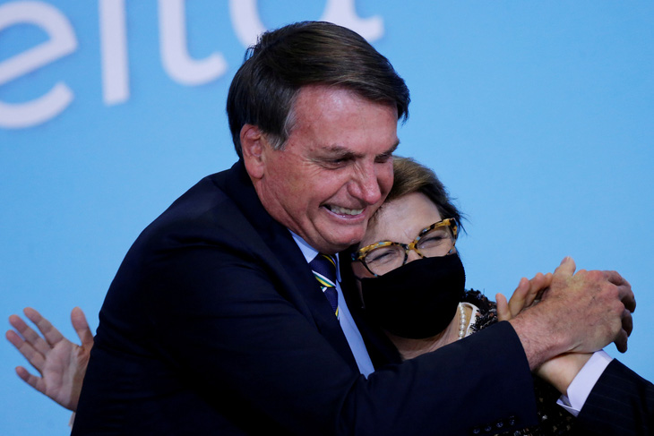 Tổng thống Brazil phản đối phán quyết của tòa buộc ông đeo khẩu trang - Ảnh 1.