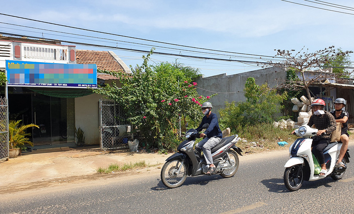 Nhà không phép mọc trên đất quy hoạch quốc phòng, 7 năm chưa xử lý xong - Ảnh 1.