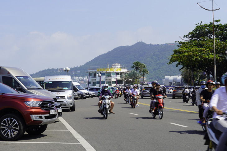 Vũng Tàu: Chuẩn bị thu phí sử dụng vỉa hè, lòng đường - Ảnh 1.