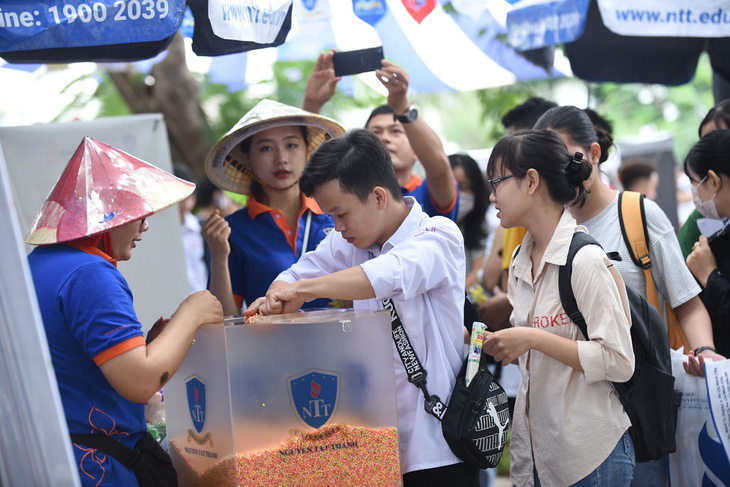 Ngành học nào lâu dài? Càng gần ngày thi càng áp lực, làm sao? - Ảnh 9.