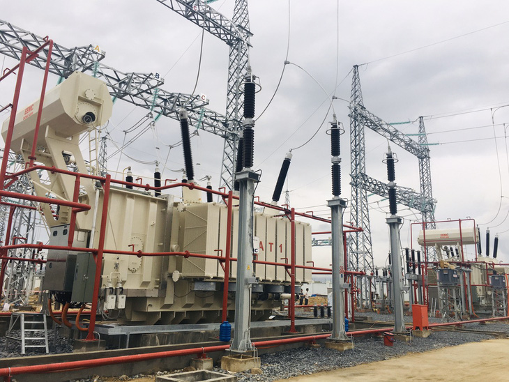 Đóng điện trạm biến áp 220kV Ninh Phước, giải tỏa thêm gần 306MW điện tái tạo lên lưới - Ảnh 2.