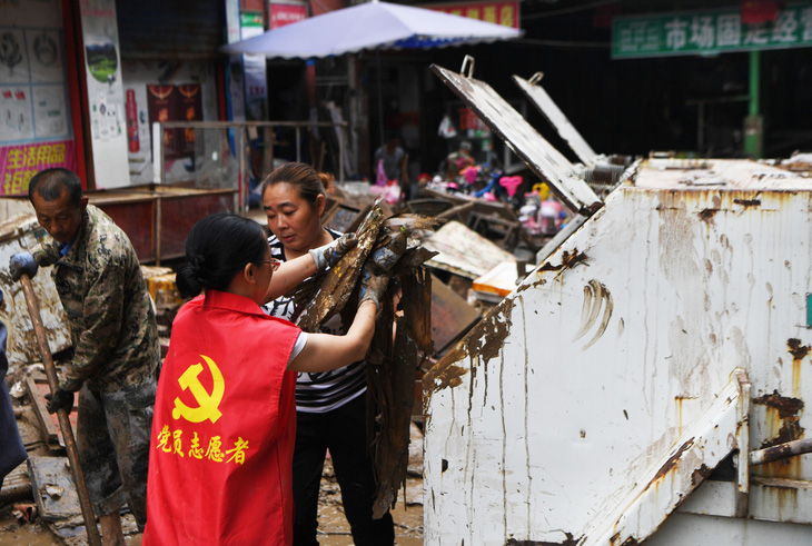 Lũ lụt ở Trung Quốc làm nhiều người chết, ông Tập yêu cầu tập trung nỗ lực cứu hộ - Ảnh 4.