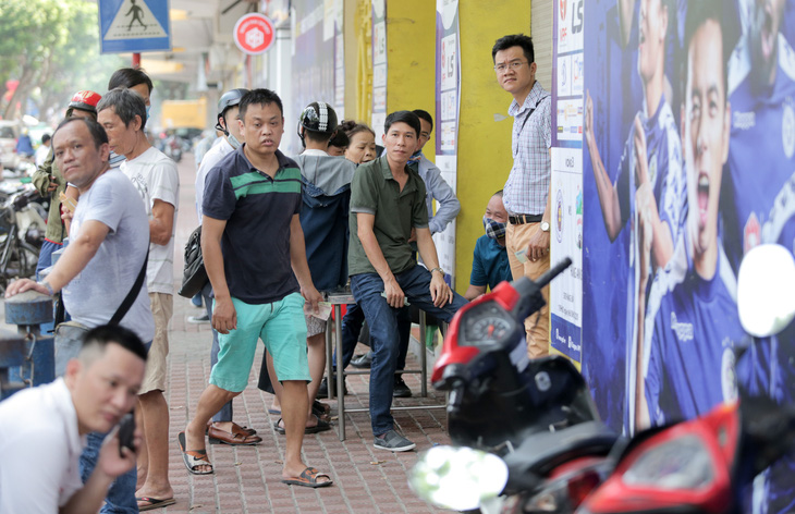 Mở bán vé trận Hà Nội FC - Hoàng Anh Gia Lai qua... cửa sổ - Ảnh 7.