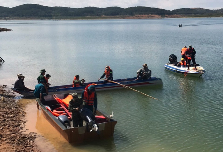 Tìm thấy thi thể 2 học sinh chết đuối trên hồ thủy điện Đại Ninh - Ảnh 1.