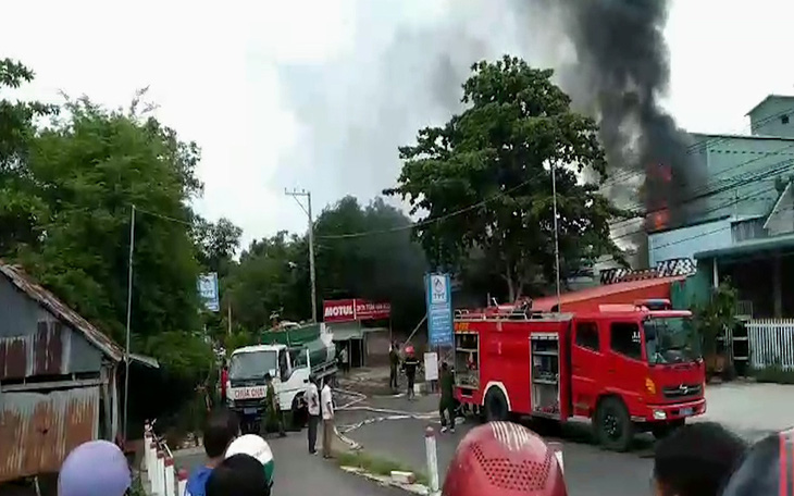Cháy xe bồn chở xăng, 1 người chết, 2 người bị thương