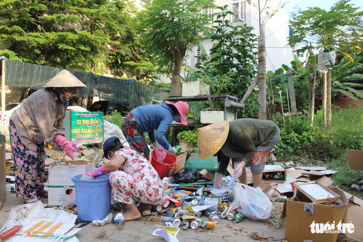 Cụ già miệt mài cống hiến cho đời - Ảnh 4.