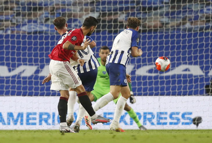 Đè bẹp Brighton, Man Utd áp sát tốp 4 - Ảnh 2.