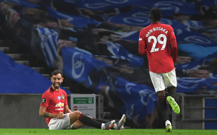 Đè bẹp Brighton, Man Utd áp sát tốp 4