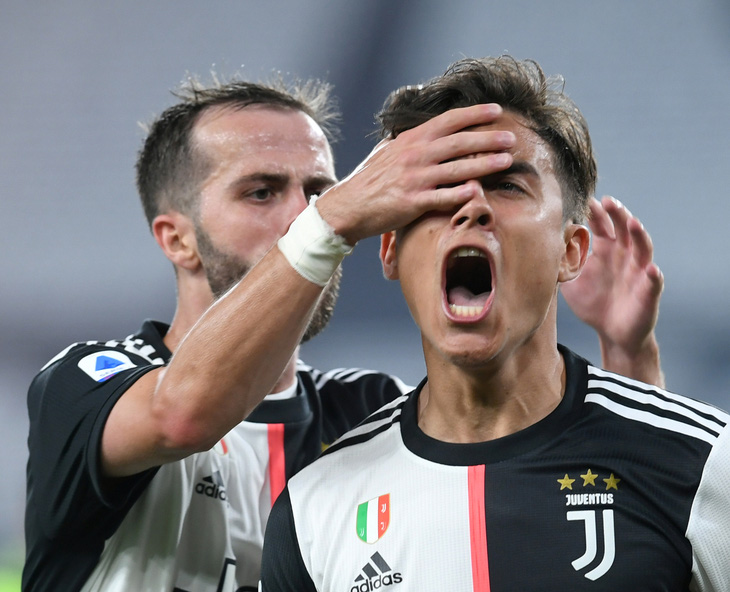 Ronaldo solo từ giữa sân và ghi bàn, Juventus thắng dễ Genoa - Ảnh 1.