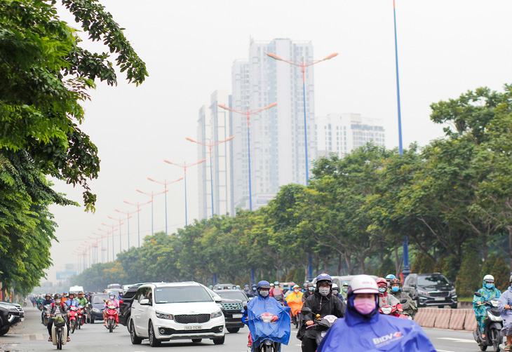 TP.HCM mưa sáng sớm, hôm nay ba miền mưa dông - Ảnh 3.