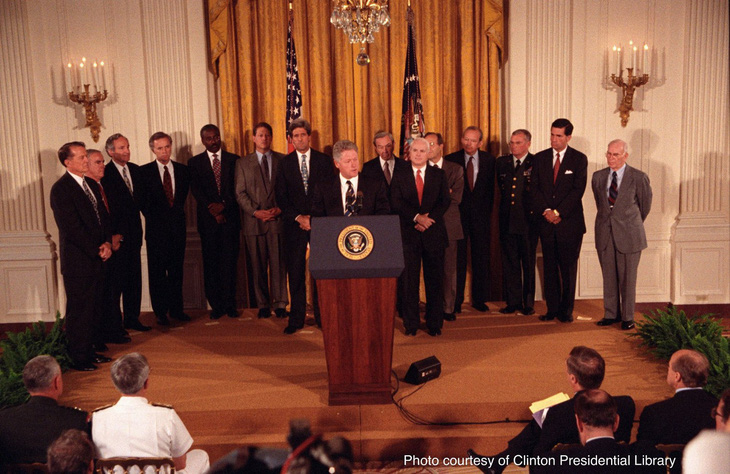 Xem lại clip Tổng thống Bill Clinton tuyên bố bình thường hóa quan hệ Mỹ - Việt - Ảnh 1.