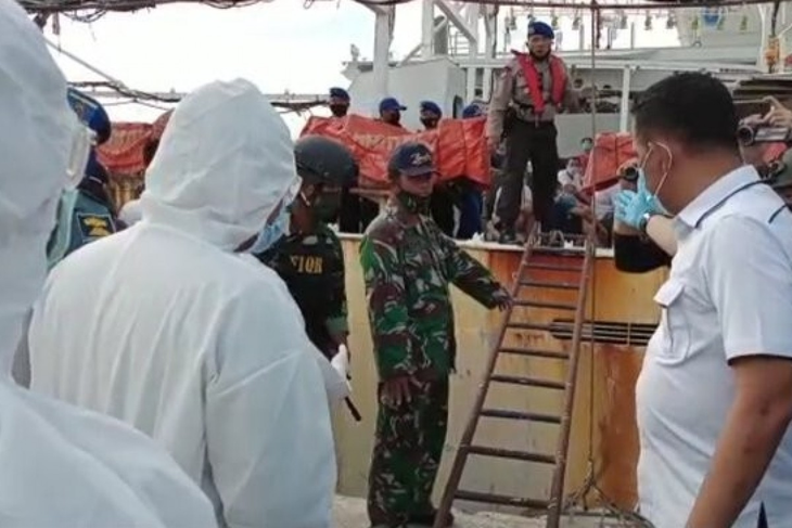 Indonesia truy bắt hai tàu cá Trung Quốc, phát hiện thi thể thủy thủ trên tàu - Ảnh 1.