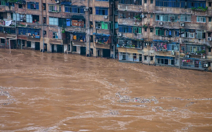 Hình ảnh lũ lụt nhấn chìm hai bờ sông Dương Tử