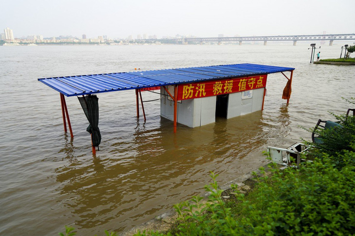 Tỉnh Giang Tây, Trung Quốc nâng cảnh báo mức cao nhất, lũ lớn sắp ập về