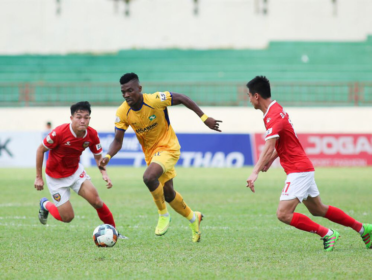 SLNA may mắn cầm chân Hà Tĩnh trong trận derby xứ Nghệ - Ảnh 1.