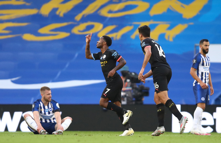 Sterling lập hat-trick, Man City đại thắng Brighton 5-0 - Ảnh 1.