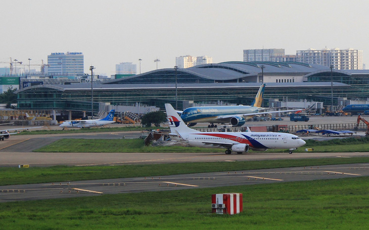 Hàng không hủy chuyến, du lịch không dám nhận khách vì lo tour bị 