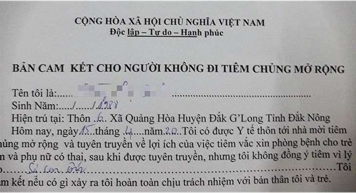 Dân không chịu tiêm chủng phải viết bản cam kết ‘từ chối tiêm’ - Ảnh 2.