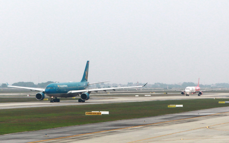 Giãn lượt cất, hạ cánh tại sân bay Nội Bài và Tân Sơn Nhất
