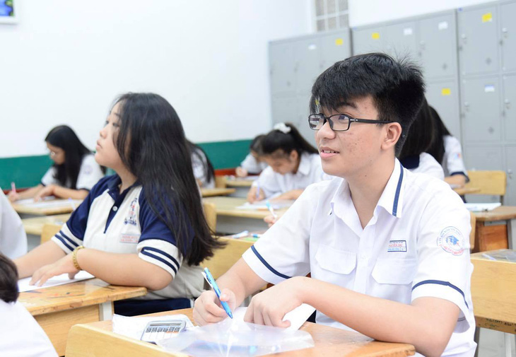 Sáng nay thi lớp 10 ở Hà Nội, TP.HCM: Dù kết quả thế nào thì bố mẹ vẫn yêu con - Ảnh 11.