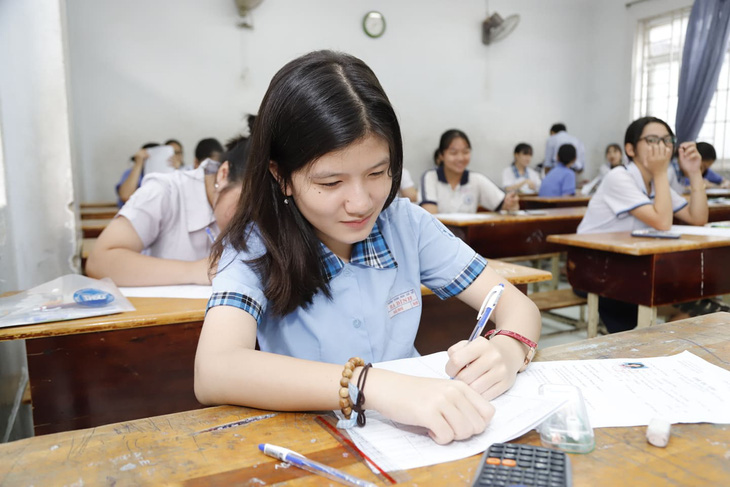 Sáng nay thi lớp 10 ở Hà Nội, TP.HCM: Dù kết quả thế nào thì bố mẹ vẫn yêu con - Ảnh 9.