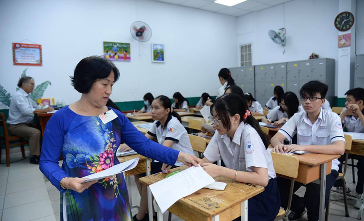 Sáng nay thi lớp 10 ở Hà Nội, TP.HCM: Dù kết quả thế nào thì bố mẹ vẫn yêu con - Ảnh 10.