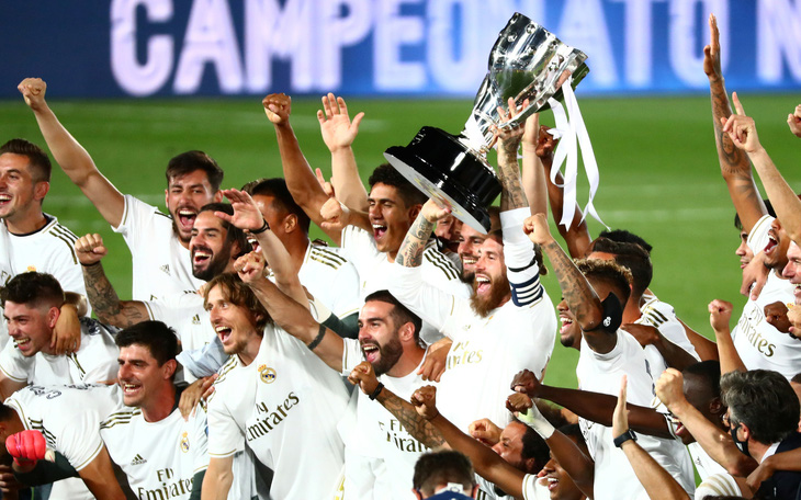 Real Madrid "mở hội" ăn mừng chức vô địch của mùa giải kéo dài 11 tháng