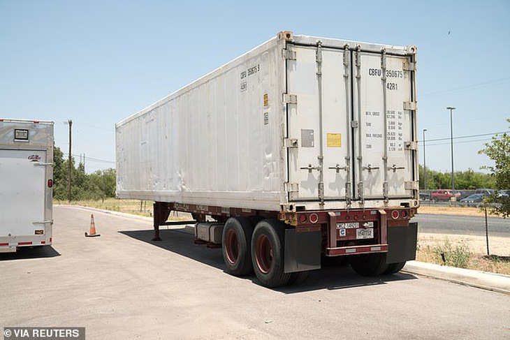 Nhà xác quá tải, Texas, Arizona dùng xe đông lạnh trữ thi thể bệnh nhân COVID-19 - Ảnh 2.
