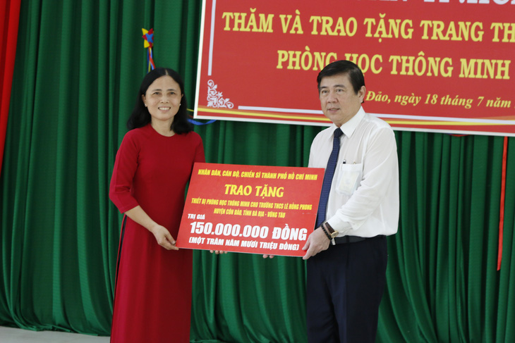 Lãnh đạo TP.HCM dâng hương tại nghĩa trang Hàng Dương - Ảnh 5.