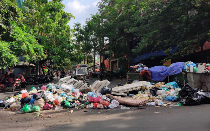 Rác đô thị: Cuộc khủng hoảng chưa có hồi kết - Ảnh 1.