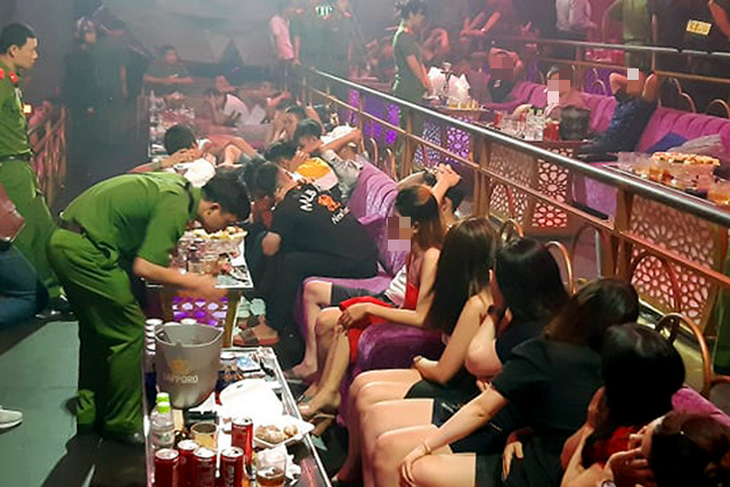 Gần 100 ‘dân chơi’ dương tính với chất ma túy tại quán bar lớn nhất Trảng Bom - Ảnh 1.