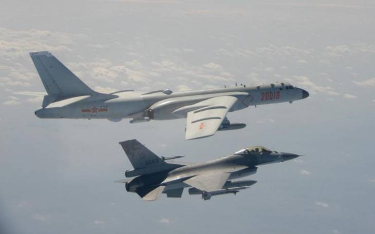 Đài Loan đưa F-16, Apache... tập trận bắn đạn thật ‘diệt thù trên bờ biển’