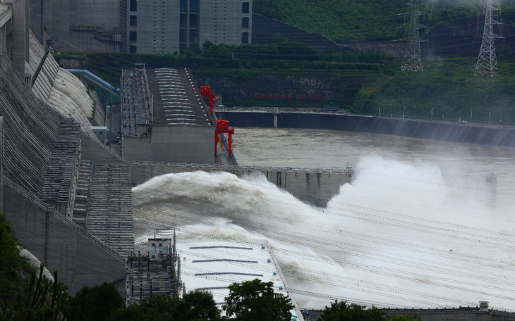 Lưu lượng Trường Giang đang gấp ngàn lần sông Sài Gòn, Trung Quốc phát cảnh báo 